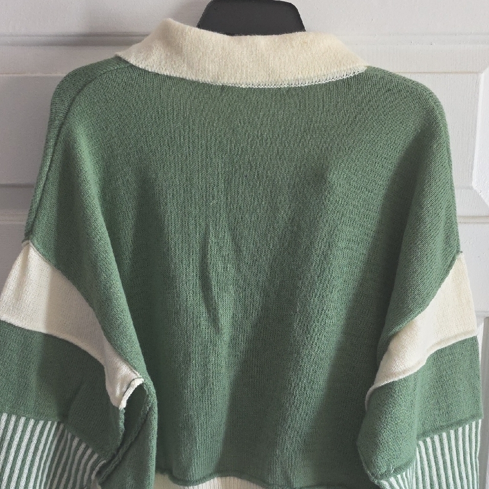 Altar'd State Green and Cream Cropped  V-Neck, Long Sleeved Sweater, Small, NWT - Picture 8 of 12